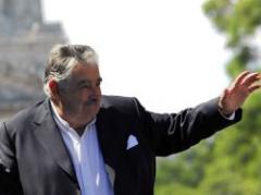 Mujica visita automotriz en departamento de San José