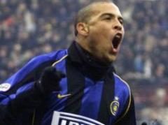 Ronaldo deberá indemnizar a fotógrafo por incidente en 2002