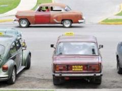 Cuba autoriza compraventa de autos tras años de prohibición