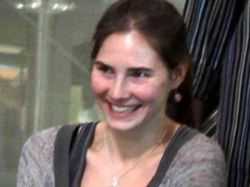 Amanda Knox dejó Italia; fiscal insiste en que es culpable