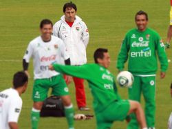 Cavani es motivo de alegría para el entrenador de Bolivia