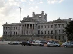 Senado: prosigue intenso debate por prescripción