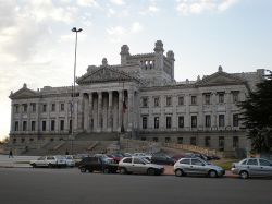 Senado: prosigue intenso debate por prescripción