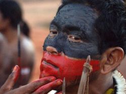 Indios desalojan obras de la represa en Amazonía brasileña