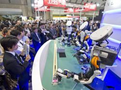 Tokio mostró futuro cibernético en gran exposición de robots
