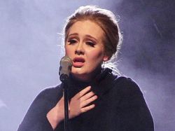 Adele batalla con sus cuerdas vocales mientras crece su fama