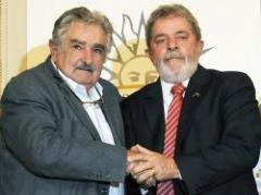 Mujica visitará a Lula