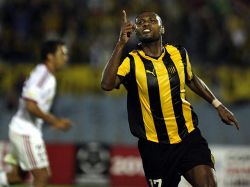 Un paso gigante de Peñarol para seguir en la Libertadores