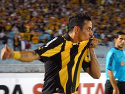 Un paso gigante de Peñarol para seguir en la Libertadores