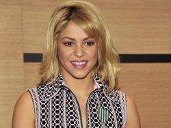 Shakira galardonada en Francia