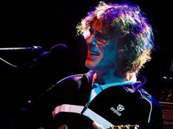 Spinetta recibió el alta médica y regresó a su casa