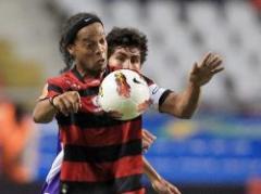 La magia de Ronaldinho clasificó a Flamengo