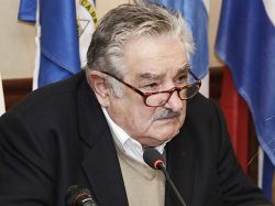 Mujica pidió minimizar diferencias y defender gestión