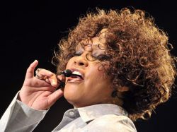 El mundo de la música llora muerte de Whitney Houston