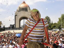 Multitudinario homenaje al Chavo del Ocho en México