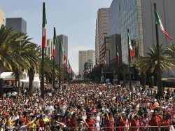 Multitudinario homenaje al Chavo del Ocho en México