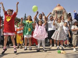 Multitudinario homenaje al Chavo del Ocho en México