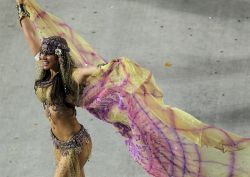 Las bellas 'garotas' del Carnaval 2012 en Río de Janeiro