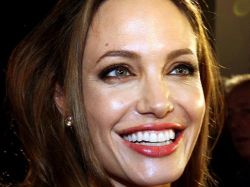 Solo unas 40 personas fueron a estreno de película de Jolie