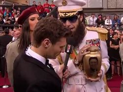 Borat hizo de las suyas en el Oscar y lo expulsaron