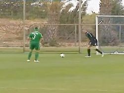 Increíble gol en contra por culpa del viento