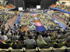 Piñas en asamblea de Adeom