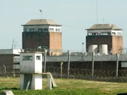 Policías procesados con prisión por maltrato a recluso