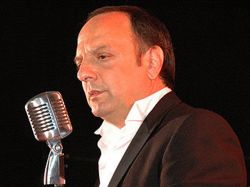 Locutor fingió infarto para tomar arma en medio del asalto Locutor fingió infarto para tomar arma en medio del asalto