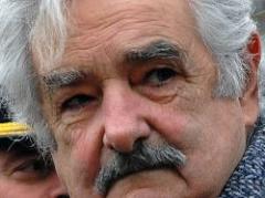 Mujica descartó medidas restrictivas con Argentina