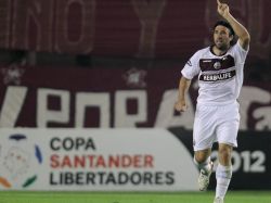 Lanús goleó a Olimpia