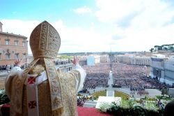 Papa ofició masiva misa de Resurrección en Roma