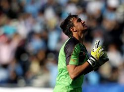 Con la frialdad de un delantero Muslera marcó de penal