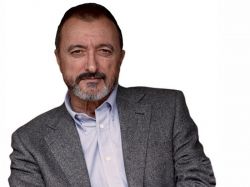 España: Pérez Reverte detalla los males de la crisis