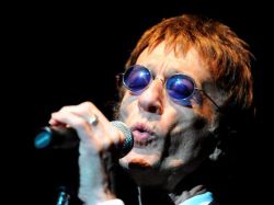 Robin Gibb, de los Bee Gees, se encuentra en estado de coma