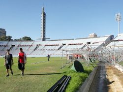 Hasta un mes para recuperar la cancha del Centenario