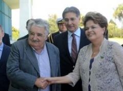 A Mujica le preocupa la depreciación del dólar