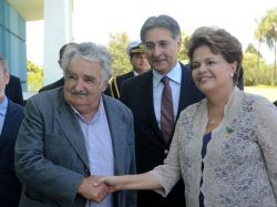 A Mujica le preocupa la depreciación del dólar