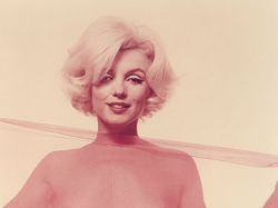 Marilyn desnuda en fotos a seis semanas de su muerte