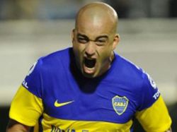 Cabezazo del Tanque Silva da agónico triunfo a Boca Juniors