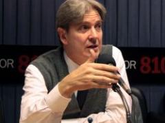 Pasquet (PC): en la relación con Argentina "si seguimos aplaudiendo todo, todo va a seguir como está"