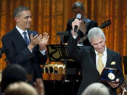 Obama homenajea al dúo Burt Bacharach y Hal David