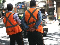 Inspector de tránsito fue atropellado por un vehículo