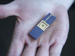 Desarrollan un chip que funciona como una neurona