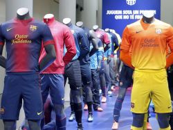 El Barça presentó el nuevo diseño de sus camisetas