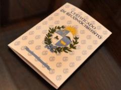 El Estado entregó certificados a victimas de la dictadura