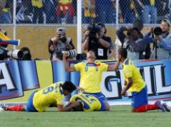 Ecuador vence a Colombia y vuelve a zona de clasificación