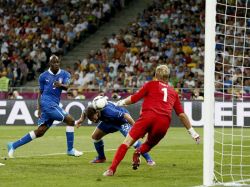 Los penales premian el fútbol y la ambición italiana