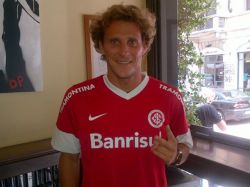 Inter de Porto Alegre confirma el fichaje de Diego Forlán