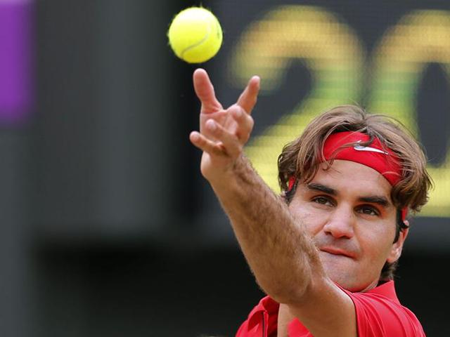 Federer dice que es difícil imponer el ritmo contra Isner