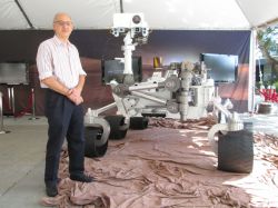 Miguel San Martín (NASA): el Curiosity tiene como misión "determinar si Marte tuvo un hábitat" apto para la vida